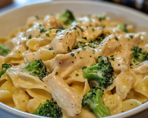 Unlock Dinner Bliss: The 20-Minute Creamy Chicken and Broccoli Pasta That Will Make You a Kitchen Wizard!