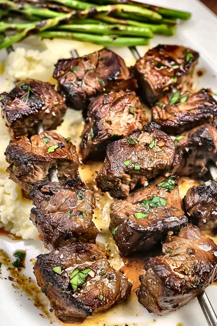 Irresistibly Delicious Garlic Butter Steak Bites with Parmesan Cream Sauce